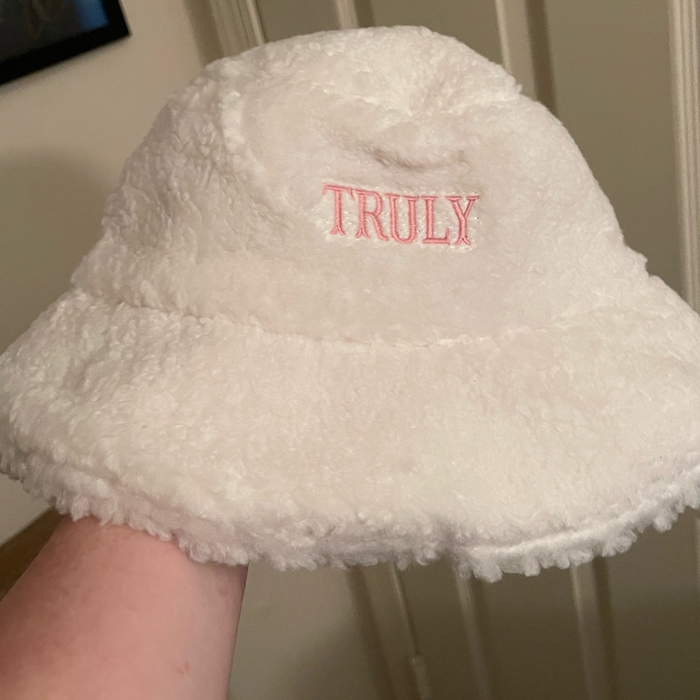 Truly beauty bucket hat. Never worn just tried on for pic